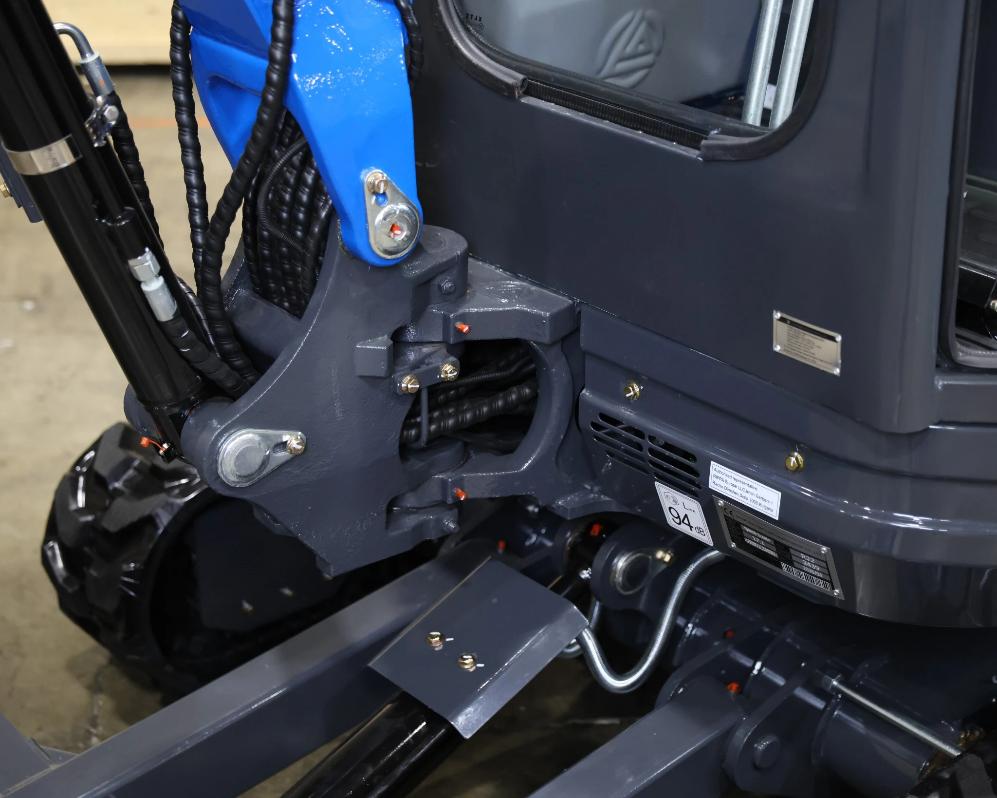 RIPPA R22-3 PRO mini excavator boom swing pivot and hydraulic lines