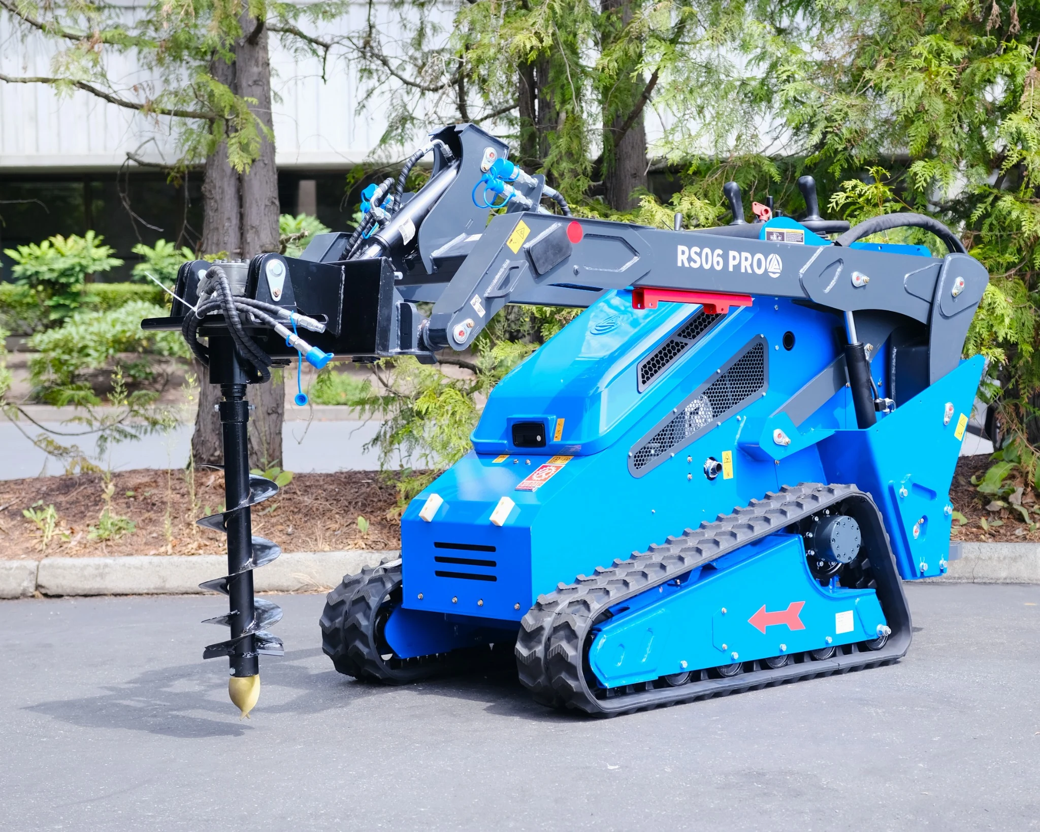 RIPPA RS06 mini skid steer with auger attachment for drilling holes