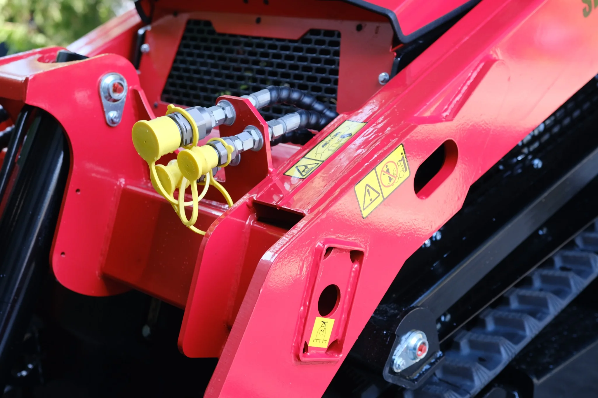 Engine compartment service area showing battery, air filter, and maintenance access on the SDLOOL SL-V1000.