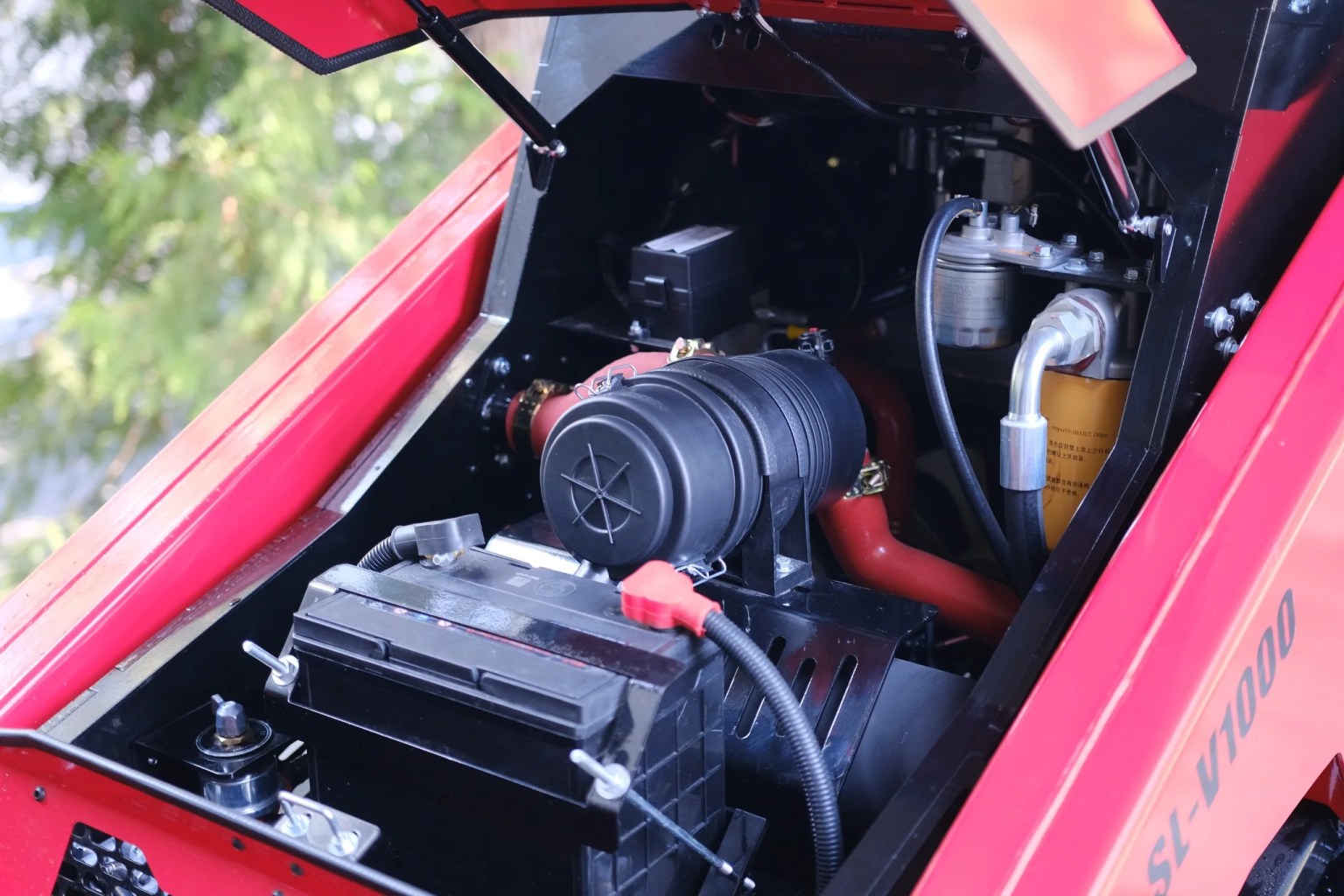 SDLOOL SL-V1000 Kubota D1105-E4 diesel engine and service access