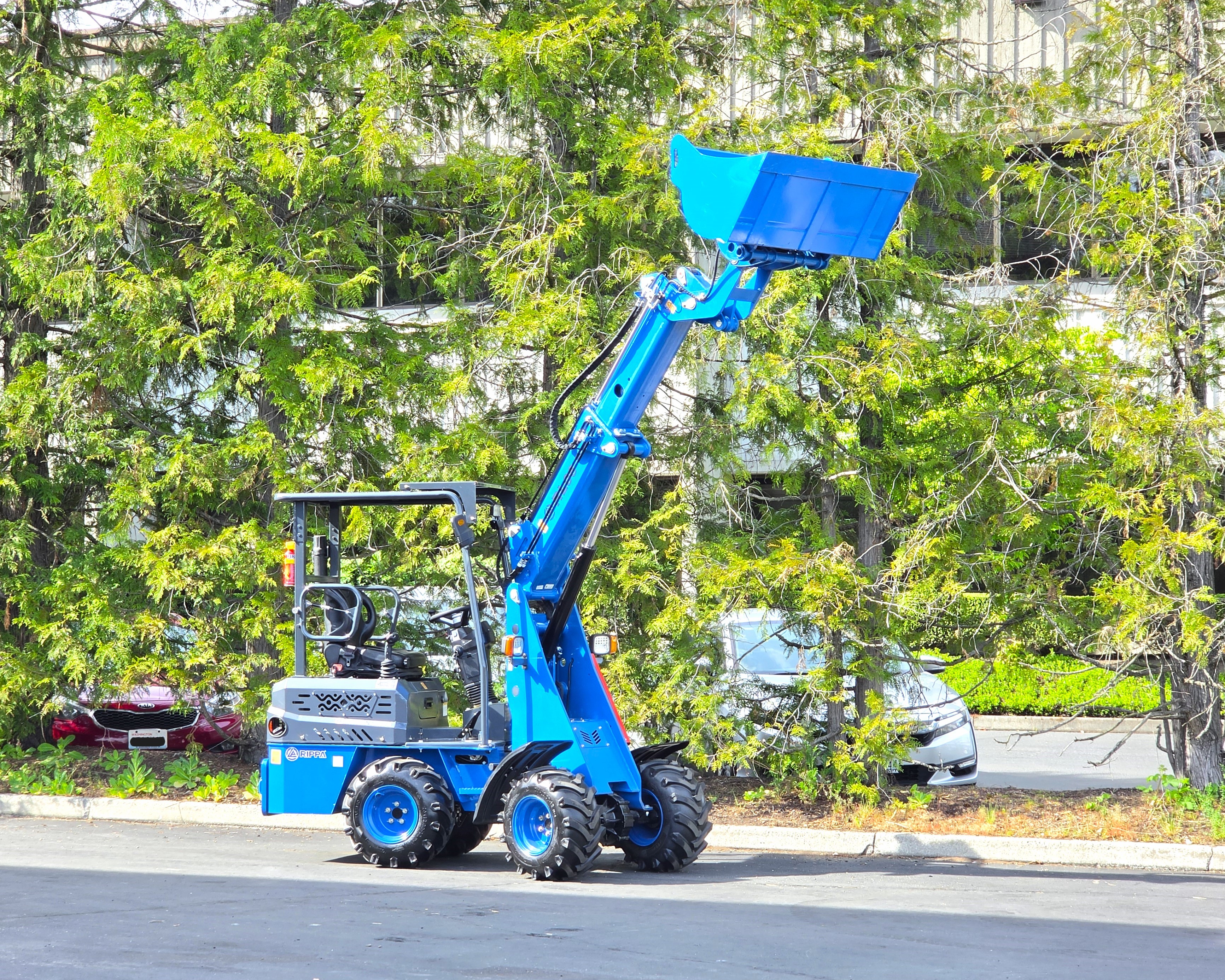 RIPPA RL06 telescopic wheel loader with boom fully raised