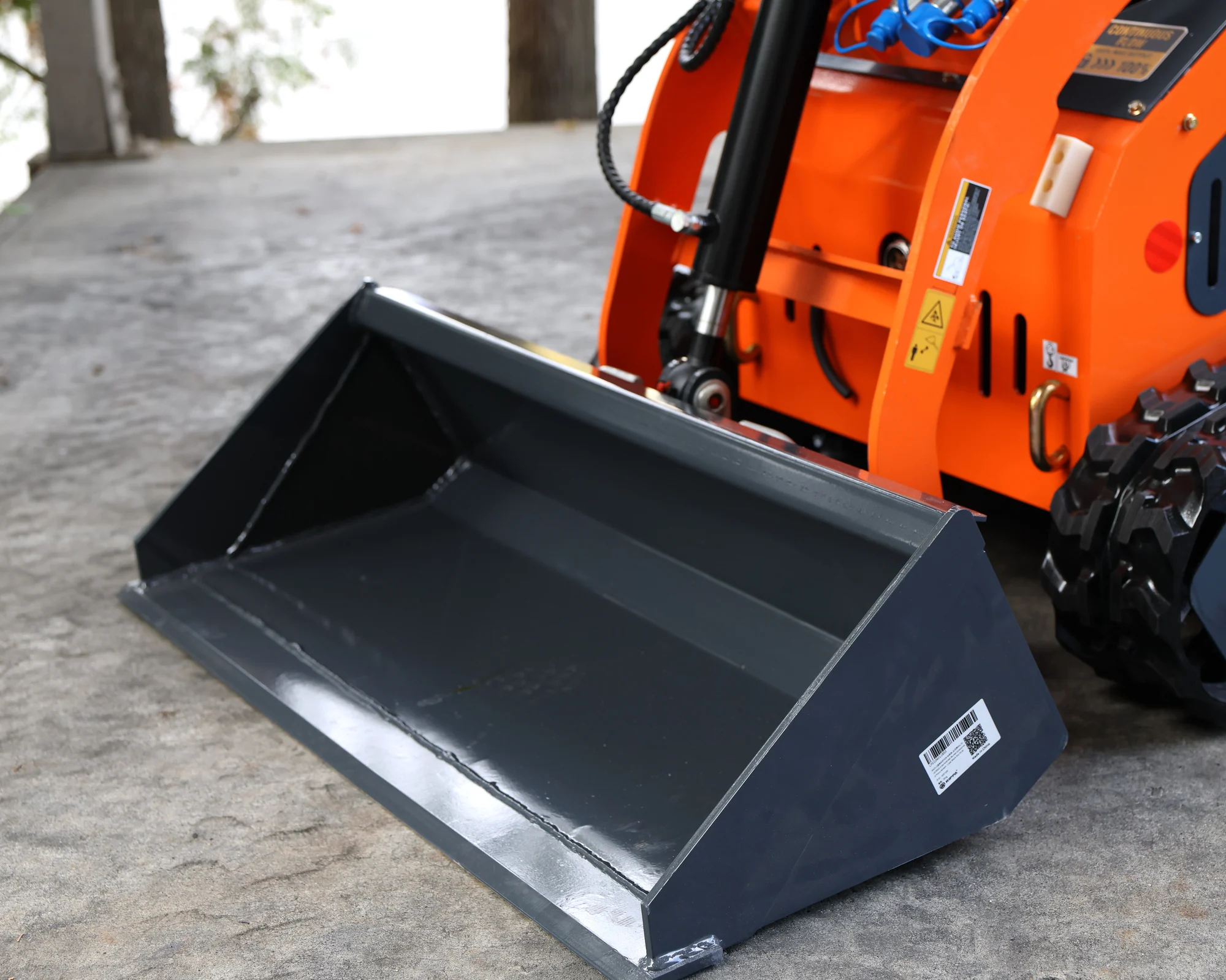 Dig Master DM24 orange mini skid steer: general purpose bucket